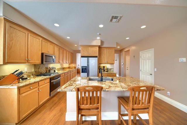 561 Branding Iron St, Oakdale, CA 95361