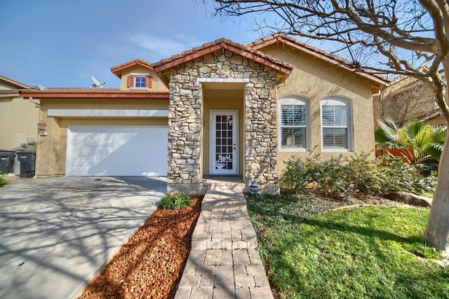 561 Branding Iron St, Oakdale, CA 95361