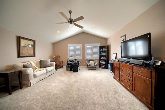 561 Branding Iron St, Oakdale, CA 95361