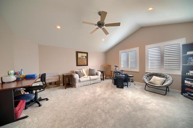 561 Branding Iron St, Oakdale, CA 95361