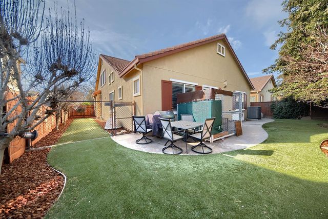 561 Branding Iron St, Oakdale, CA 95361