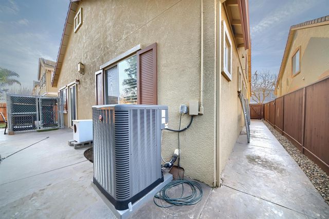 561 Branding Iron St, Oakdale, CA 95361