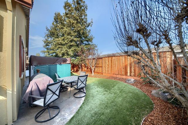 561 Branding Iron St, Oakdale, CA 95361