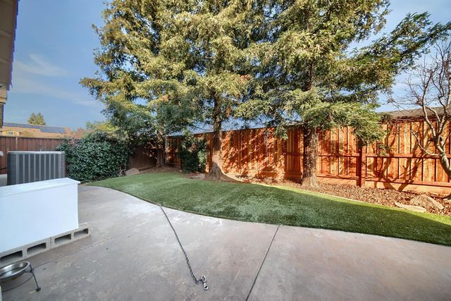 561 Branding Iron St, Oakdale, CA 95361