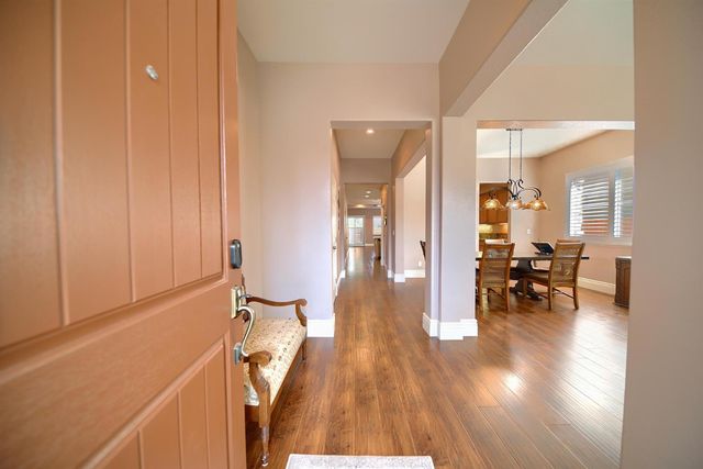 561 Branding Iron St, Oakdale, CA 95361