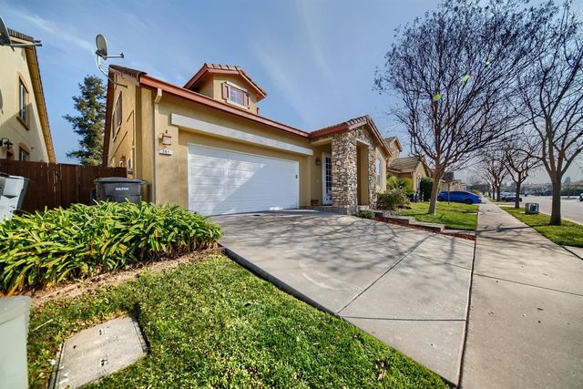 561 Branding Iron St, Oakdale, CA 95361