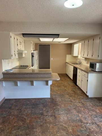 1812 SE Crouch Street, Bentonville, AR 72712