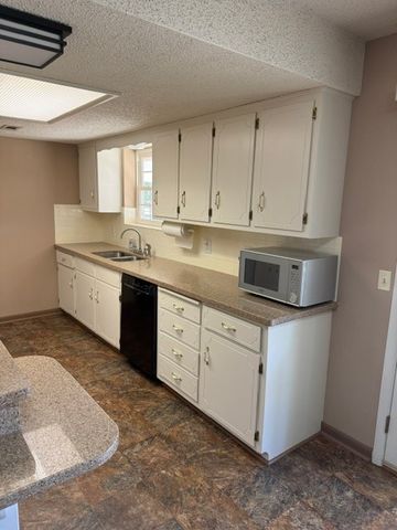 1812 SE Crouch Street, Bentonville, AR 72712
