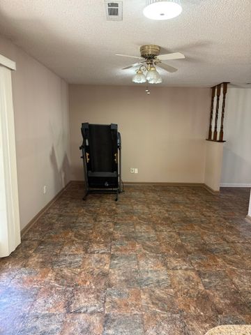 1812 SE Crouch Street, Bentonville, AR 72712