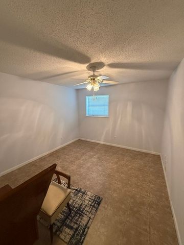 1812 SE Crouch Street, Bentonville, AR 72712