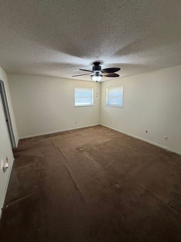 1812 SE Crouch Street, Bentonville, AR 72712