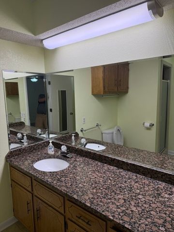 1812 SE Crouch Street, Bentonville, AR 72712