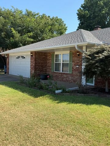 1812 SE Crouch Street, Bentonville, AR 72712