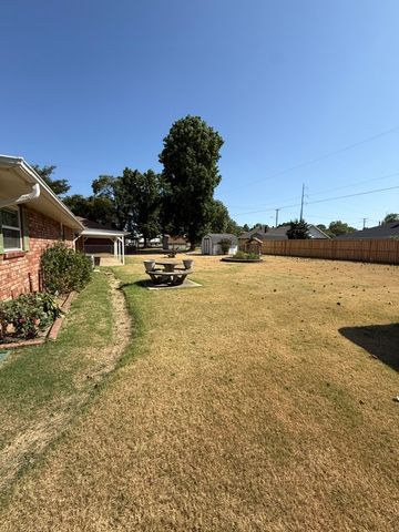1812 SE Crouch Street, Bentonville, AR 72712