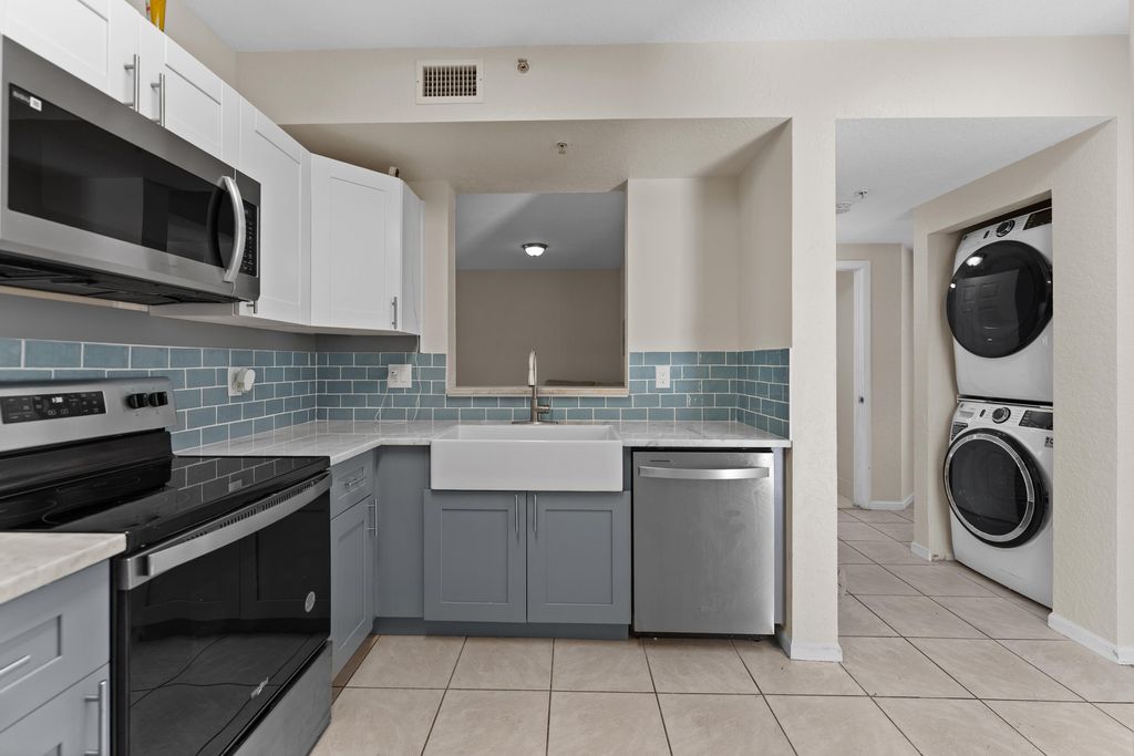 1165 Golden Lakes Boulevard 1212, West Palm Beach, FL 33411