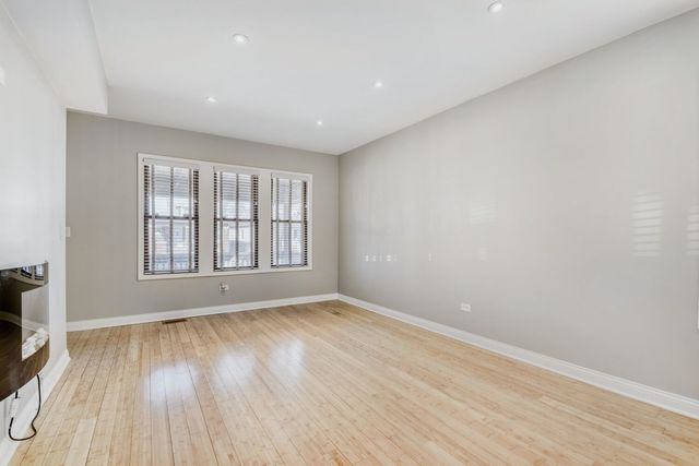 5635 W Patterson Avenue, Chicago, IL 60634