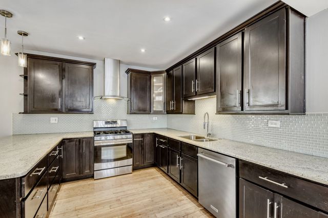 5635 W Patterson Avenue, Chicago, IL 60634