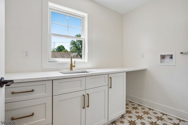 8 Pine Tree Ter, Madison Boro, NJ 07940