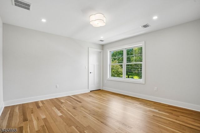 8 Pine Tree Ter, Madison Boro, NJ 07940