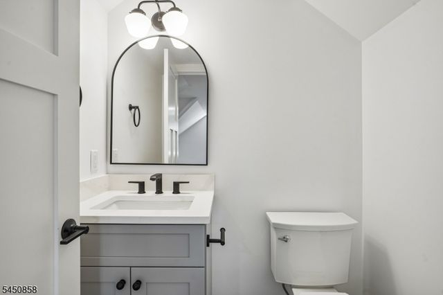 8 Pine Tree Ter, Madison Boro, NJ 07940