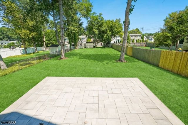 8 Pine Tree Ter, Madison Boro, NJ 07940