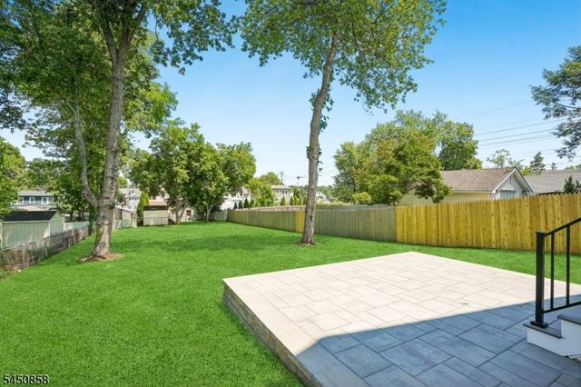 8 Pine Tree Ter, Madison Boro, NJ 07940