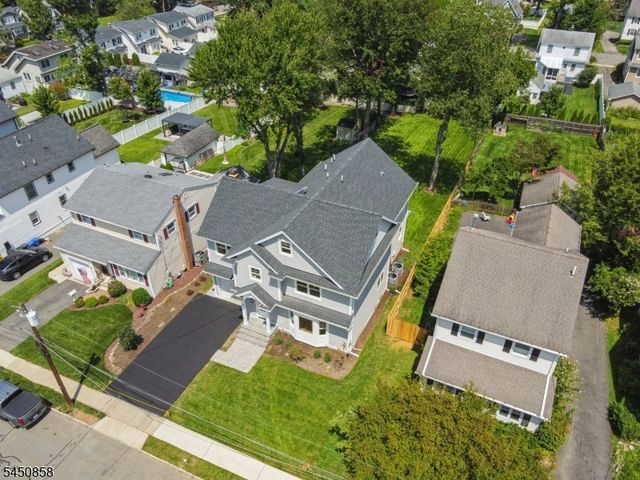 8 Pine Tree Ter, Madison Boro, NJ 07940