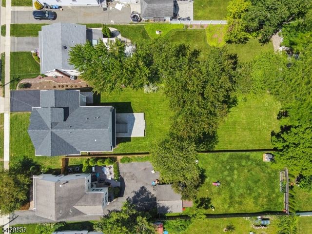 8 Pine Tree Ter, Madison Boro, NJ 07940