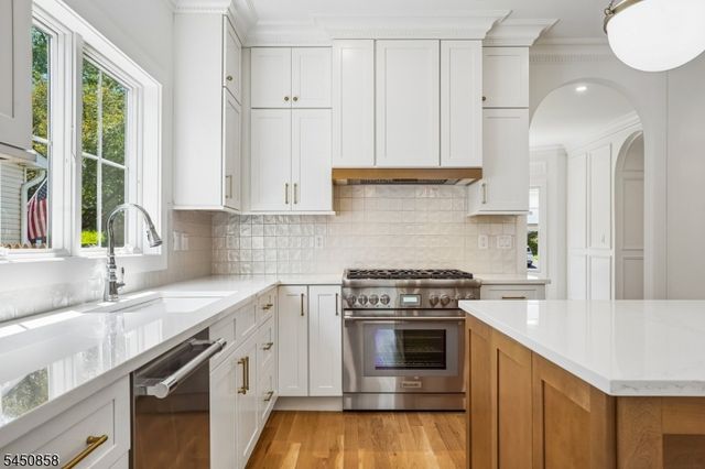 8 Pine Tree Ter, Madison Boro, NJ 07940