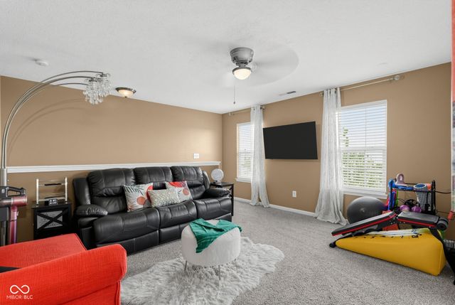 3394 S Bennett Drive, New Palestine, IN 46163