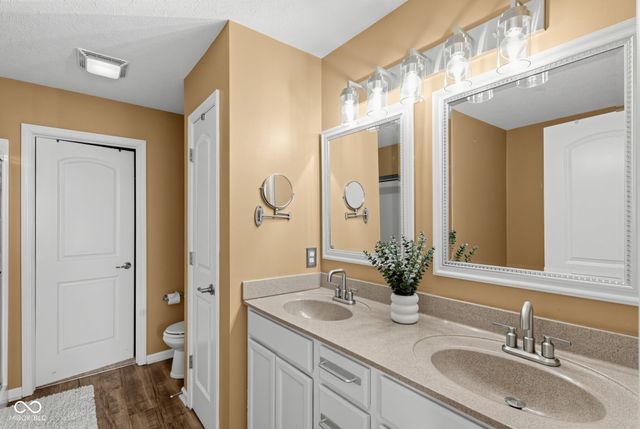 3394 S Bennett Drive, New Palestine, IN 46163