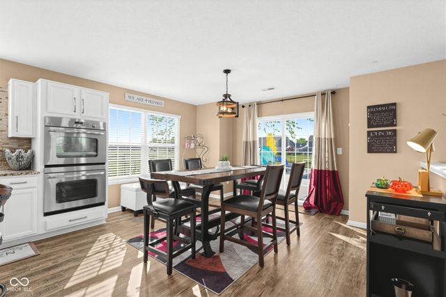 3394 S Bennett Drive, New Palestine, IN 46163