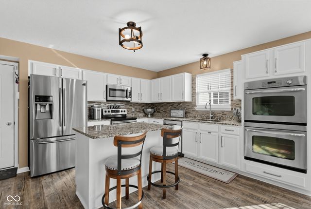 3394 S Bennett Drive, New Palestine, IN 46163