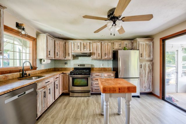 55 Mellen St, Brockton, MA 02301