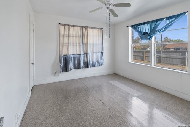 704 N WASHINGTON ST, Beeville, TX 78102