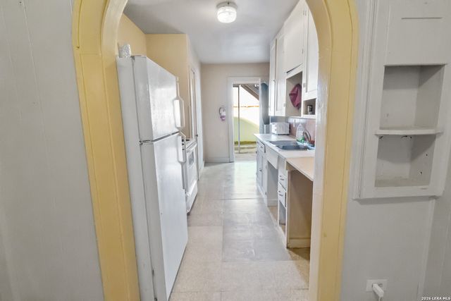 704 N WASHINGTON ST, Beeville, TX 78102