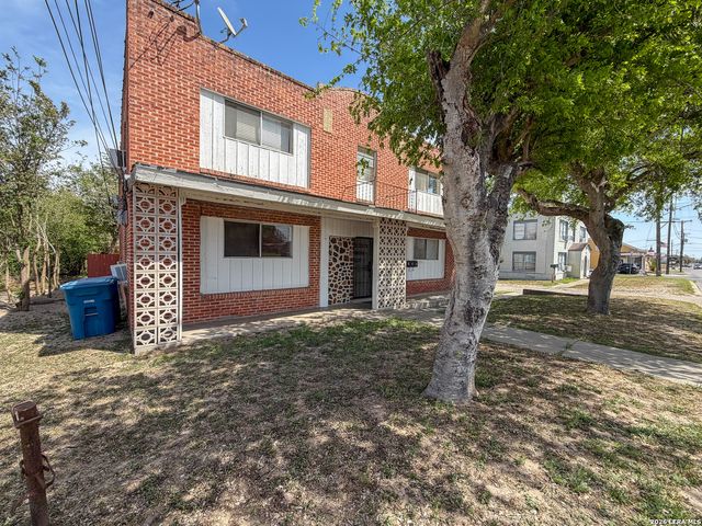 704 N WASHINGTON ST, Beeville, TX 78102