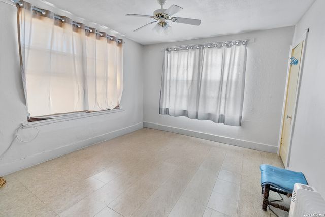 704 N WASHINGTON ST, Beeville, TX 78102