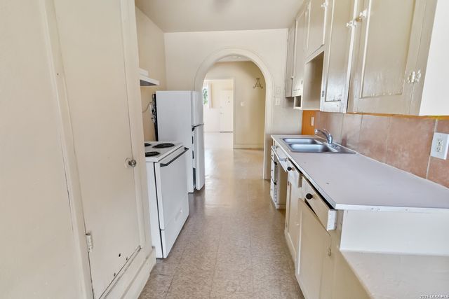 704 N WASHINGTON ST, Beeville, TX 78102