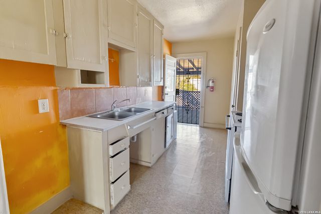 704 N WASHINGTON ST, Beeville, TX 78102