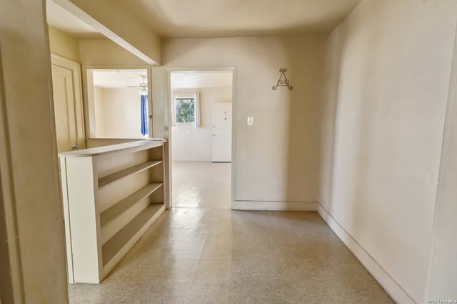 704 N WASHINGTON ST, Beeville, TX 78102