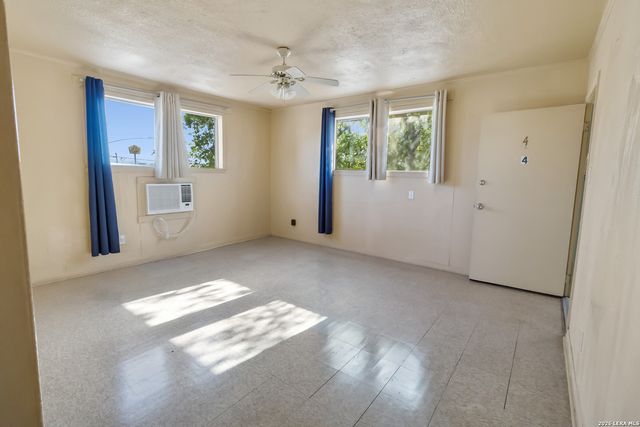 704 N WASHINGTON ST, Beeville, TX 78102