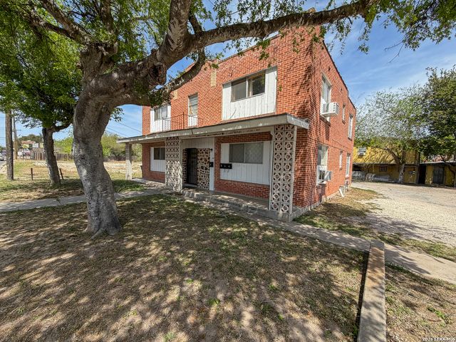 704 N WASHINGTON ST, Beeville, TX 78102