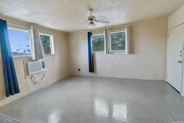 704 N WASHINGTON ST, Beeville, TX 78102