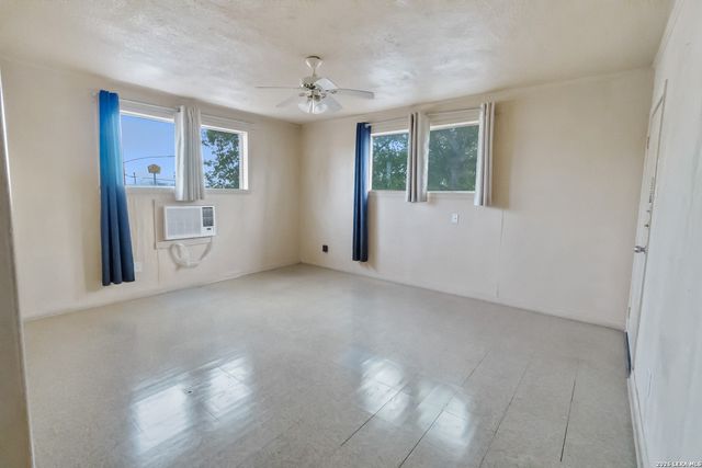 704 N WASHINGTON ST, Beeville, TX 78102