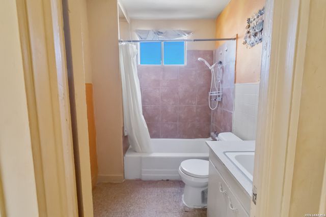 704 N WASHINGTON ST, Beeville, TX 78102