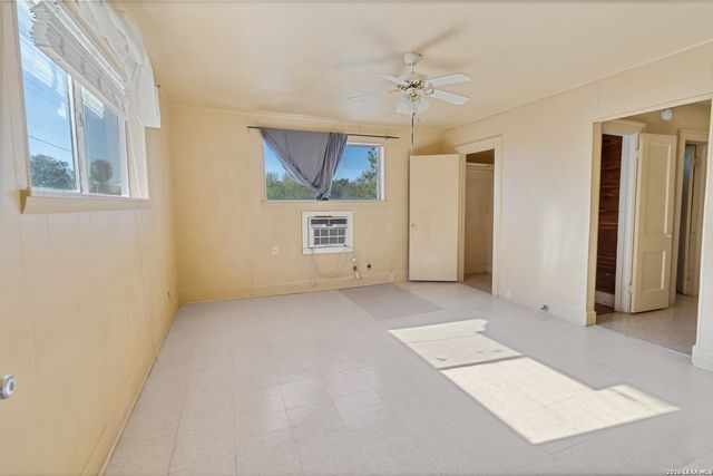 704 N WASHINGTON ST, Beeville, TX 78102