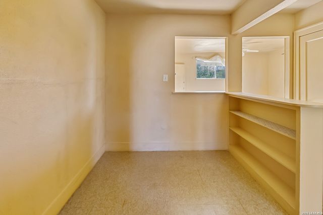 704 N WASHINGTON ST, Beeville, TX 78102