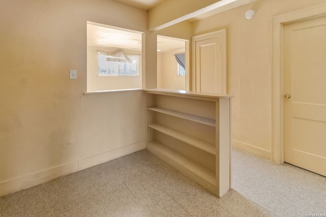 704 N WASHINGTON ST, Beeville, TX 78102