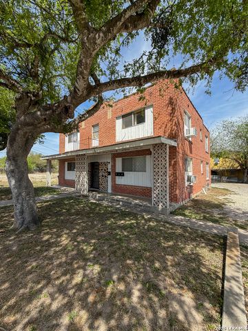 704 N WASHINGTON ST, Beeville, TX 78102